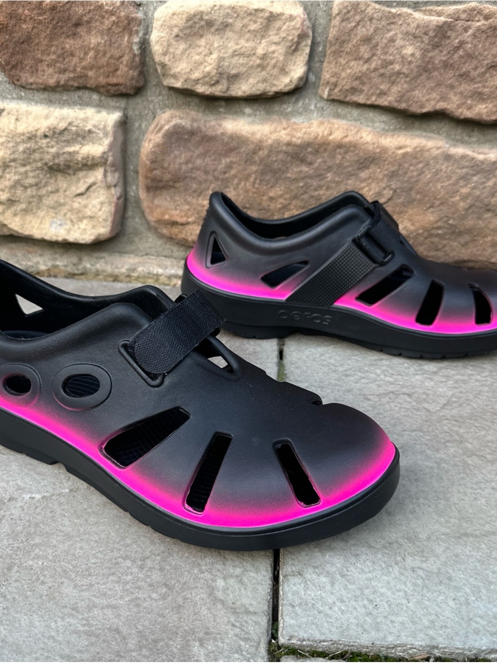 Oofos Women’s 12 Men’s 10 OOcandoo Slip-on Recovery Sandal Shoe Black/Pink Ombré